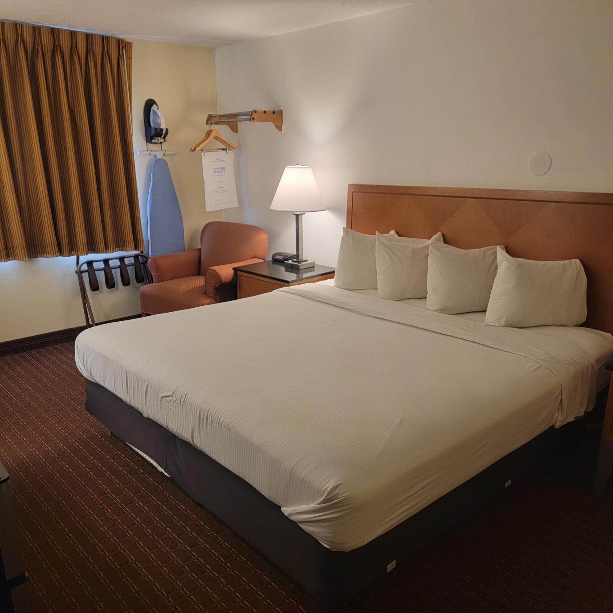 Days Inn By Wyndham Fort Dodge Kültér fotó